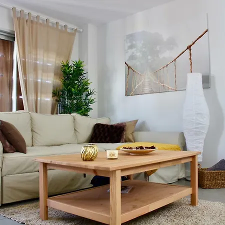 Apartmán Sea View In With Pool & Private Parking Space *