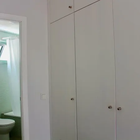 Apartmán Sea View In With Pool & Private Parking Space