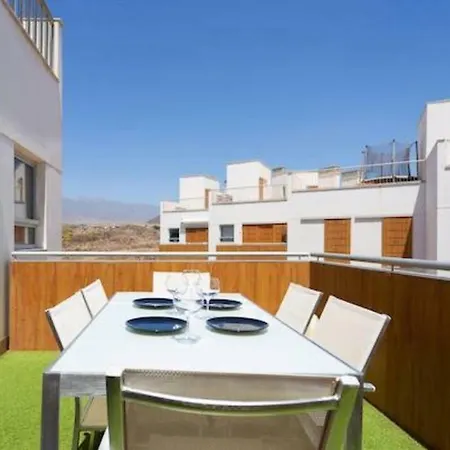 Apartmán Sea View In With Pool & Private Parking Space