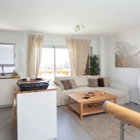 Apartmán Sea View In With Pool & Private Parking Space
