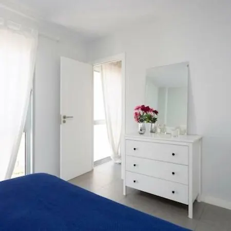 Apartmán Sea View In With Pool & Private Parking Space